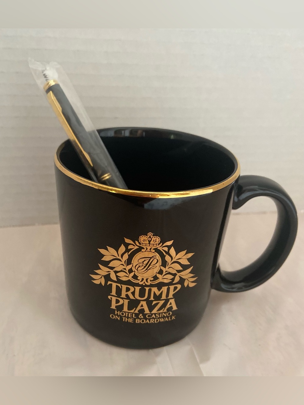 Trump Plaza Atlantic City Black Gold Mug & Pen Set • Vintage Casino Collectible